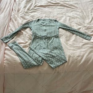 Roller Rabbit kids pajamas set - size 10 - grey with elephants - gently used